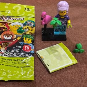 LEGO "Gardener" Series 19 (Complete Set with Stand, Accessories & Pamphlet)